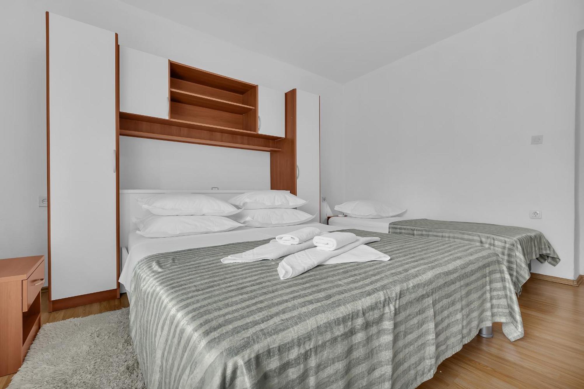 Apartment And Rooms Mila Makarska Exterior foto