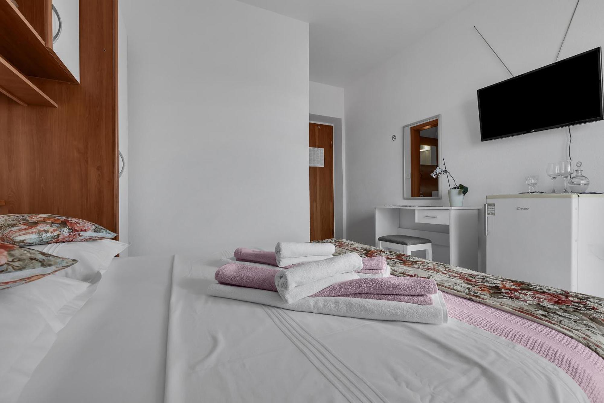 Apartment And Rooms Mila Makarska Exterior foto