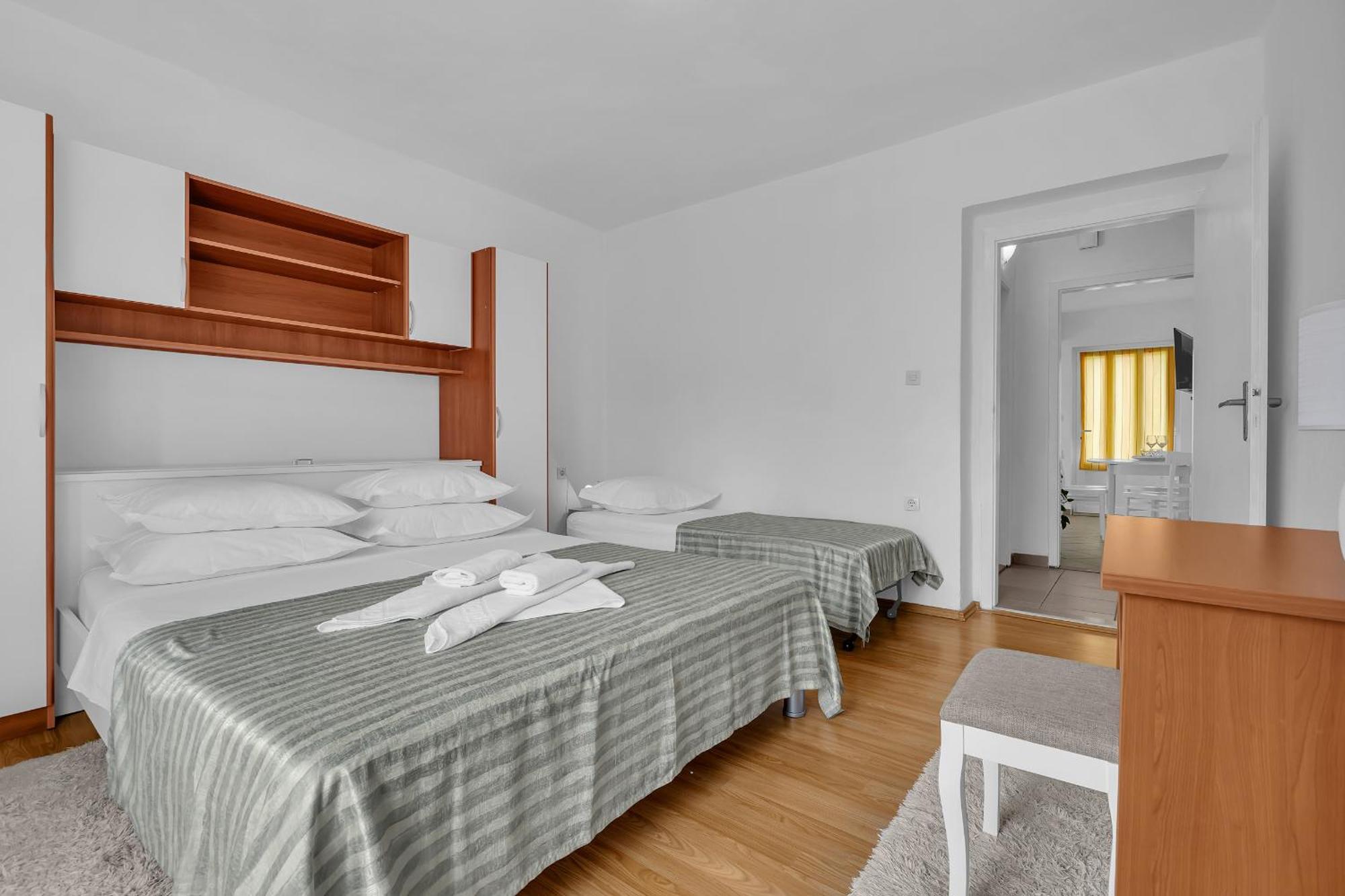 Apartment And Rooms Mila Makarska Exterior foto